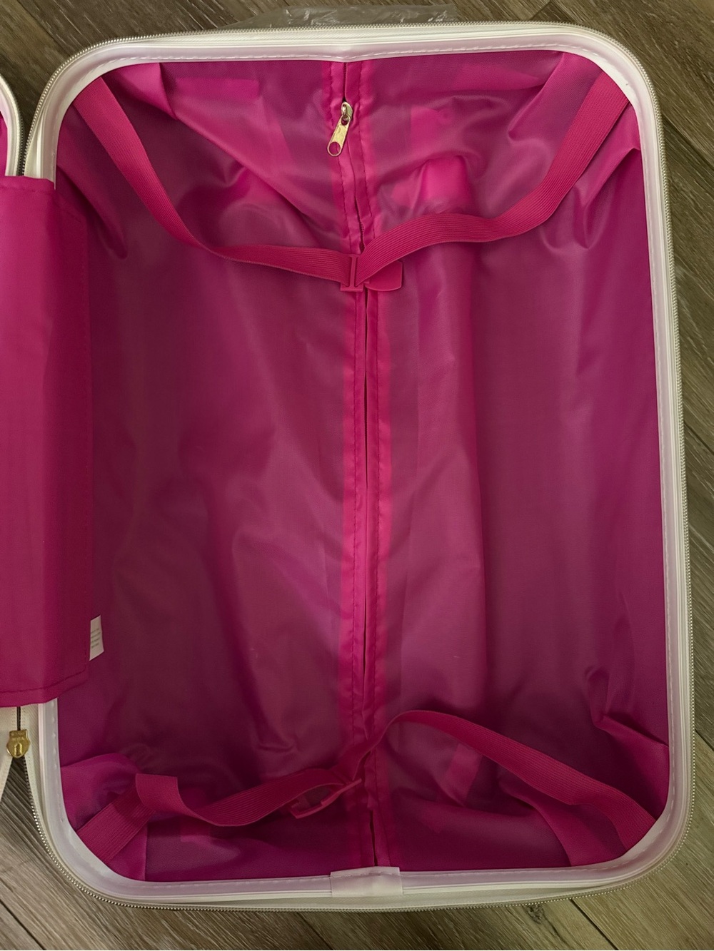 Lilly Pulitzer Hard Shell Carry-On Suitcase - Picture 4 of 9